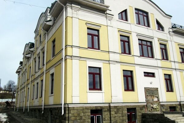 Фасады домов на улице Лесной, штукатурка Baumit, камешковая штукатурка